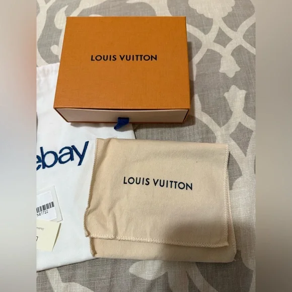 Authentic Louis Vuitton Damier Ebene Card Holder - Picture 6 of 16